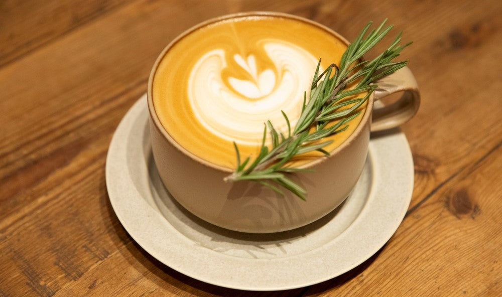 シーズナルメニュー:ローズマリーハニーラテ