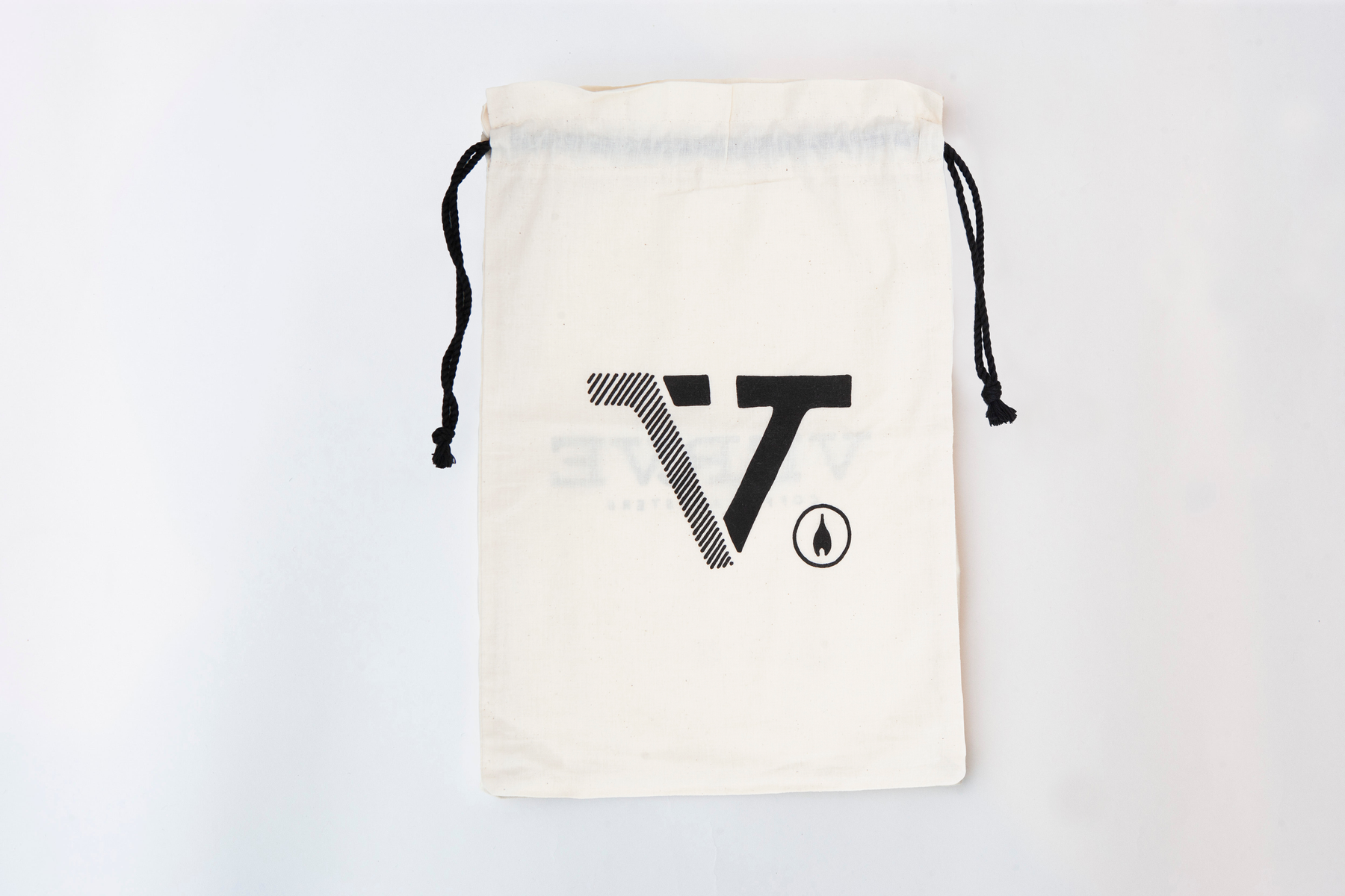 pouch - V LOGO